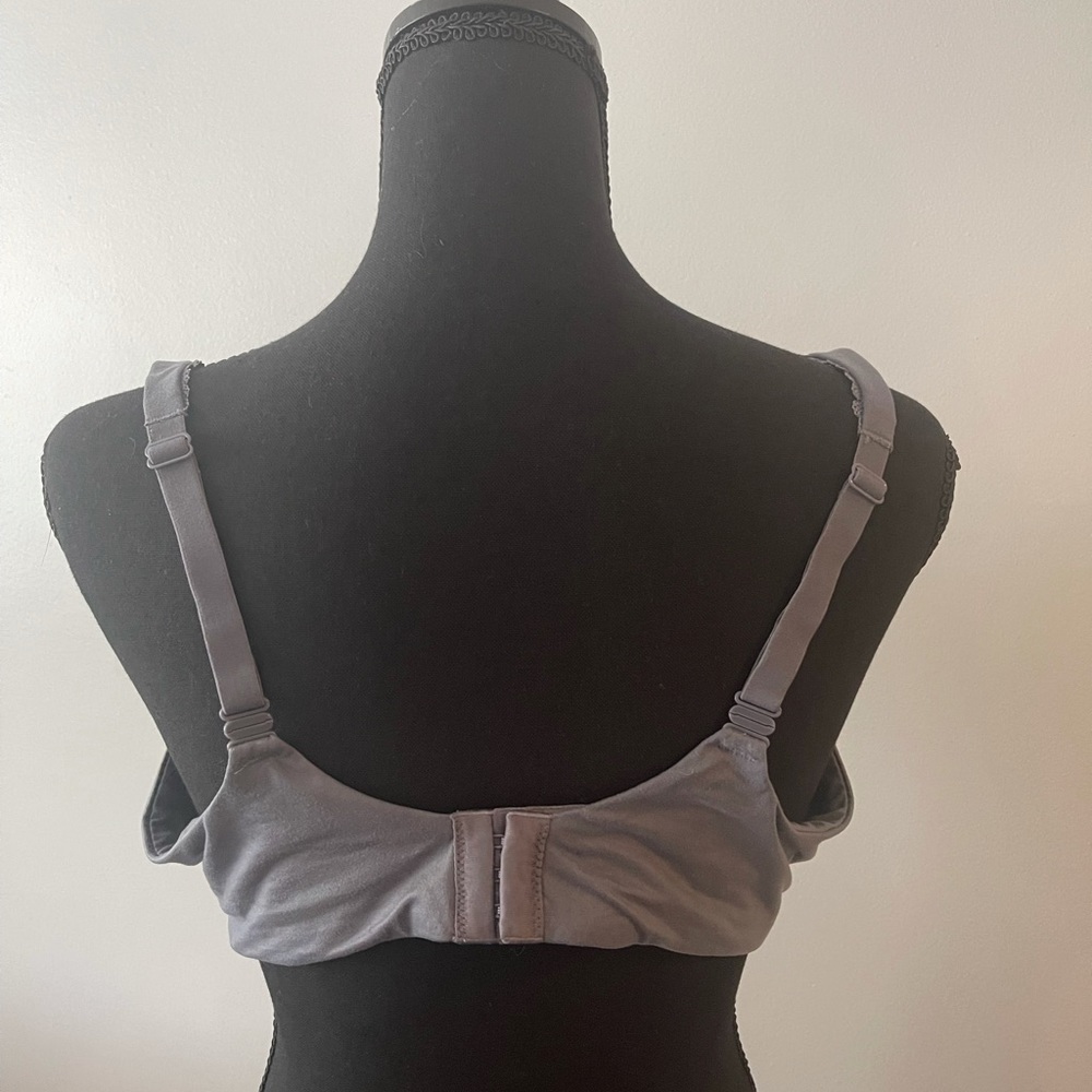 One Victoria Secret bra - Picture 3 of 4